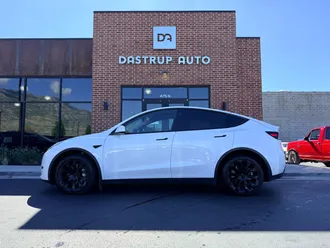2022 Tesla Model Y photo 3