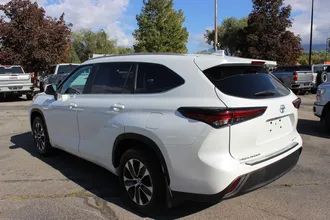 2026 TOYOTA HIGHLANDER photo 2