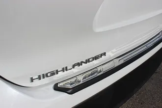 2026 TOYOTA HIGHLANDER photo 3