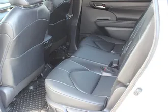 2026 TOYOTA HIGHLANDER photo 6
