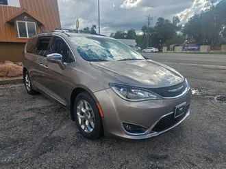 2017 Chrysler Pacifica photo 4