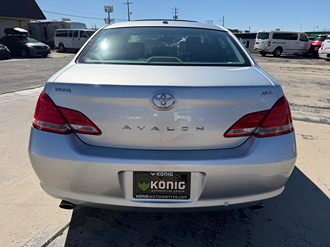 2010 Toyota Avalon photo 4