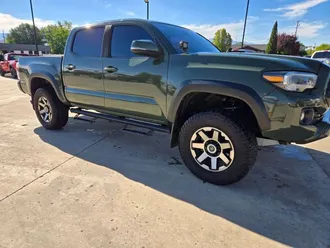 2021 Toyota Tacoma Double Cab photo 2