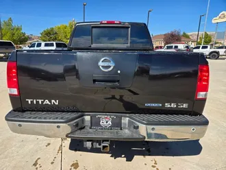 2010 Nissan Titan Crew Cab photo 4