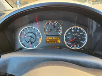 2010 Nissan Titan Crew Cab photo 6