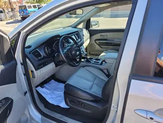 2019 Kia Sedona photo 2