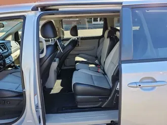 2019 Kia Sedona photo 3