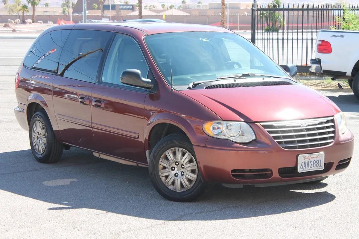 2007 Chrysler Town and Country LX 4dr Extended Mini Van