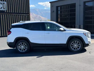 2022 GMC Terrain photo 3