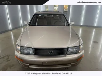 1996 Lexus LS photo 2