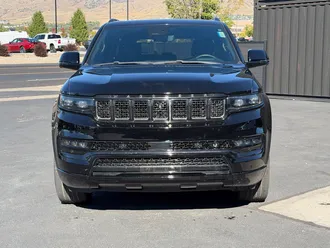2023 Jeep Grand Wagoneer photo 3