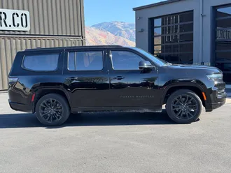 2023 Jeep Grand Wagoneer photo 4