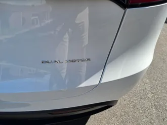 2023 Tesla Model Y photo 4