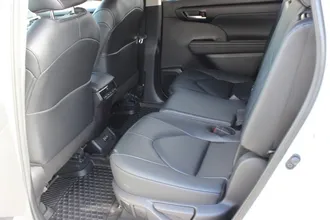 2026 TOYOTA HIGHLANDER photo 6