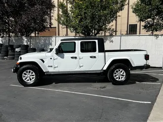 2023 Jeep Gladiator Sport S photo 4