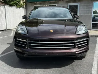 2020 Porsche Cayenne photo 2
