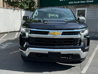 2023 Chevrolet Silverado 1500 LT photo 2