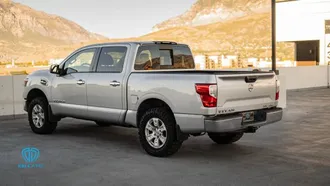 2017 Nissan Titan Crew Cab photo 3