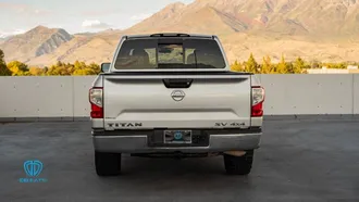 2017 Nissan Titan Crew Cab photo 4