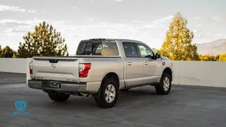2017 Nissan Titan Crew Cab photo 5