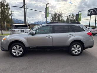 2010 Subaru Outback photo 3
