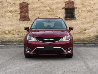 2019 Chrysler Pacifica photo 2