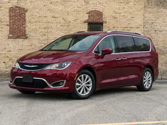 2019 Chrysler Pacifica photo 3