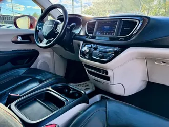 2019 Chrysler Pacifica photo 4