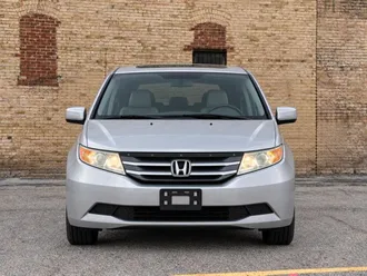 2011 Honda Odyssey photo 2