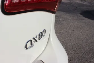 2017 INFINITI QX80 photo 5