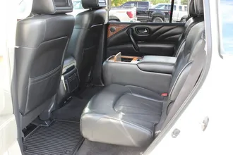 2017 INFINITI QX80 photo 6