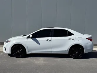 2016 Toyota Corolla photo 2