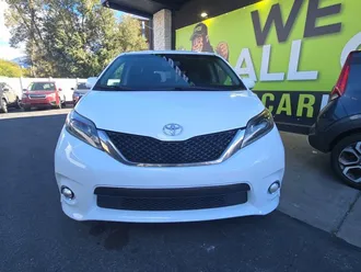 2016 Toyota Sienna photo 2