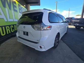 2016 Toyota Sienna photo 4