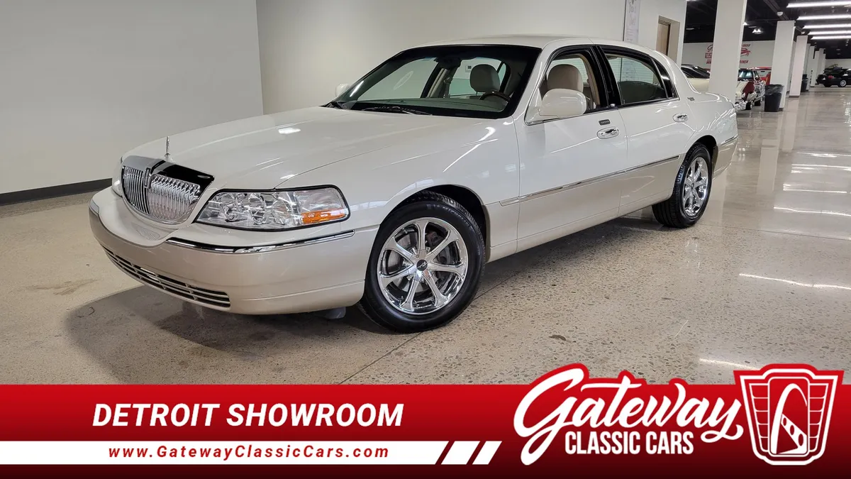2005 Lincoln Town Car Signature Limited