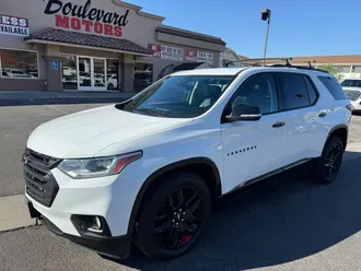 2021 Chevrolet Traverse photo 2