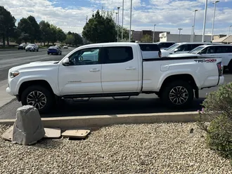 2022 Toyota Tacoma 4WD photo 7