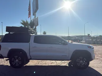 2024 GMC Canyon photo 2
