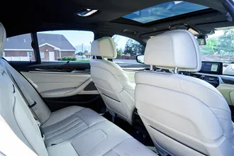2019 BMW 5 SERIES photo 3