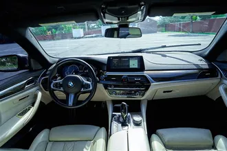 2019 BMW 5 SERIES photo 4