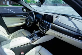 2019 BMW 5 SERIES photo 6
