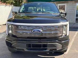2023 Ford F-150 Lightning Platinum photo 2