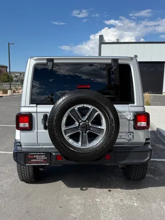 2023 Jeep Wrangler photo 4
