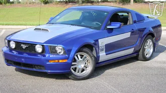 2005 Ford Mustang photo 2