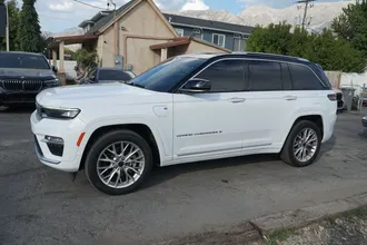 2022 Jeep Grand Cherokee 4xe photo 2