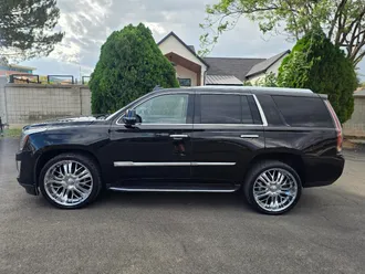 2017 Cadillac Escalade photo 2