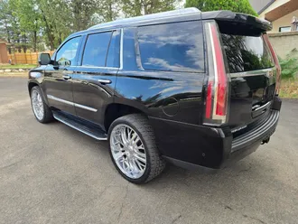 2017 Cadillac Escalade photo 3