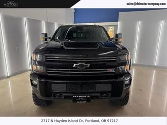 2017 Chevrolet Silverado 2500 HD Crew Cab photo 2