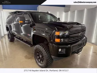 2017 Chevrolet Silverado 2500 HD Crew Cab photo 3