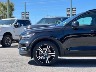 2022 Volvo XC40 photo 4